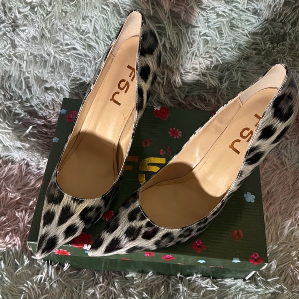Leopard Print High Heels - Picture 2 of 3